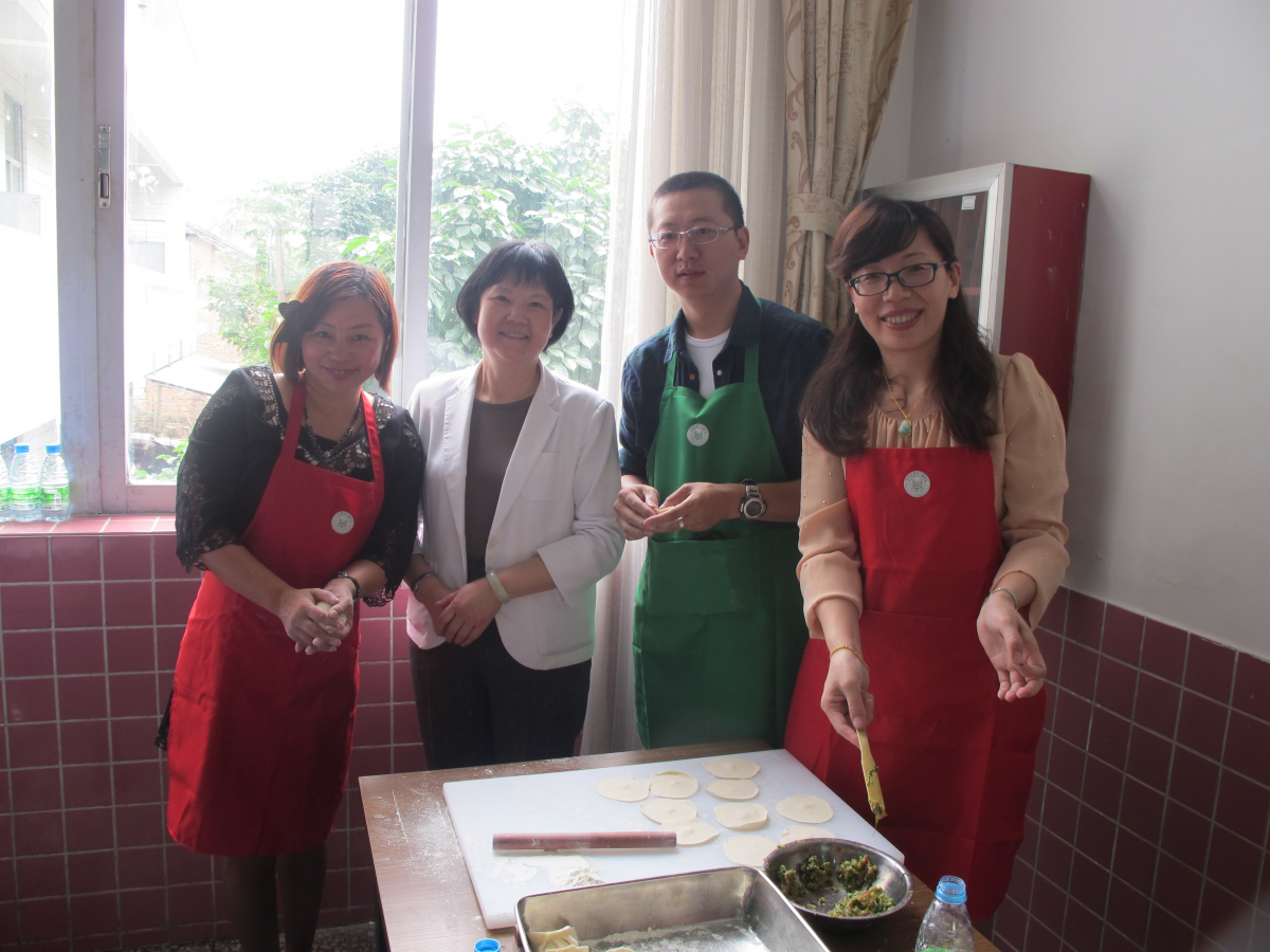 校工会举行庆“三八”教职工厨艺比赛