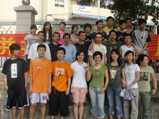 五年制三专业举行趣味运动会