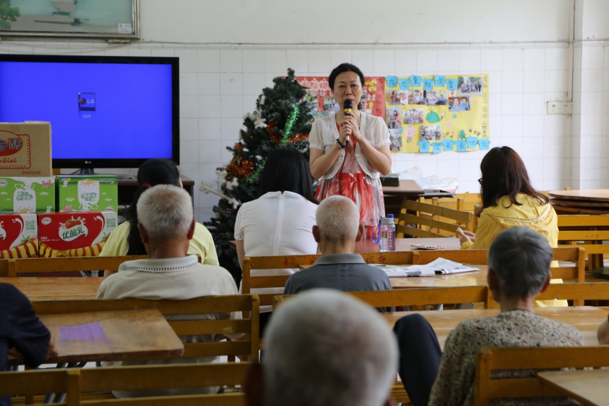 我院学工办党支部再次开展麻风村慰问活动