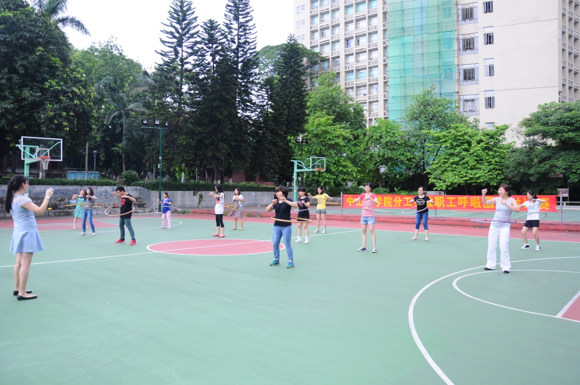 骄阳似火的六月 五彩呼啦圈转出我院新风貌