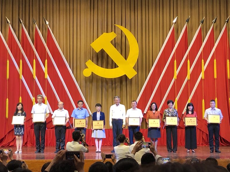 【喜讯】我院在学校“七一”表彰中荣获佳绩