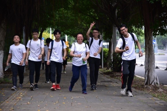 爱护地球•医路同行----Williamhill中文举行师生徒步赛活动