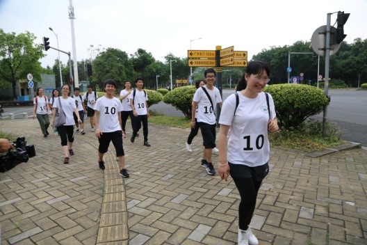 爱护地球•医路同行----Williamhill中文举行师生徒步赛活动