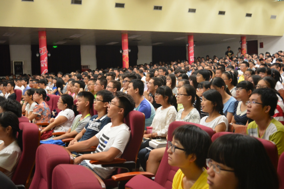 Williamhill中文召开2015级新生开学典礼