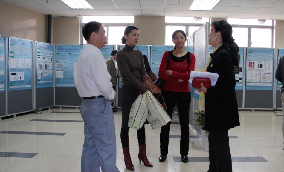 闪亮登台展示自我——实验技术人员积极参加学术节活动