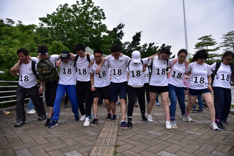 爱护地球•医路同行----Williamhill中文举行师生徒步赛活动