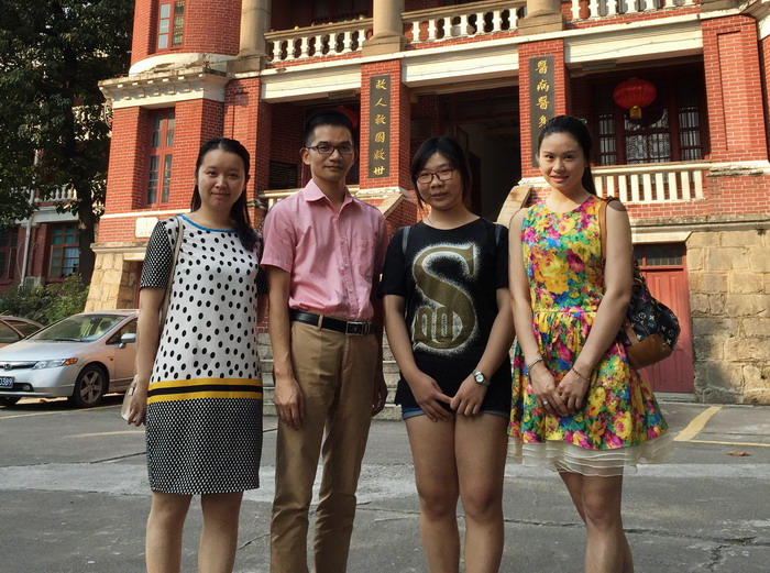 受助大学生到我院探望办公室支部成员