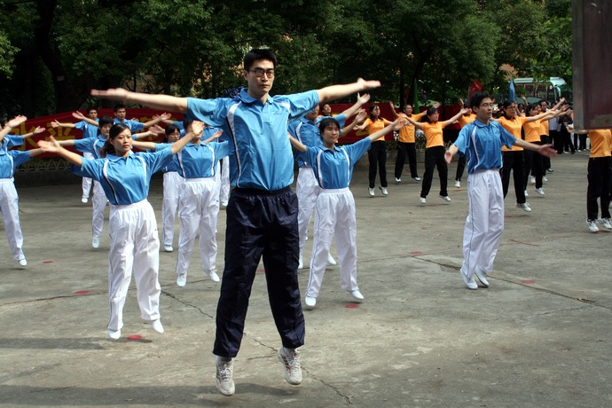 我院代表队荣获william威廉英国迎奥运广播操比赛二等奖