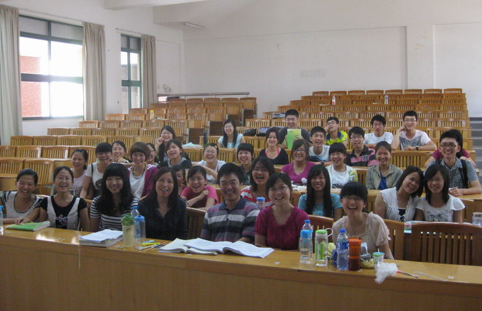 生化生物遗传党支部到东校区开展“成长关怀计划”