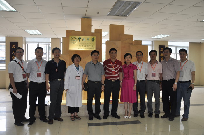 市卫生局唐小平副局长一行考察我校医师资格实践技能考试基地