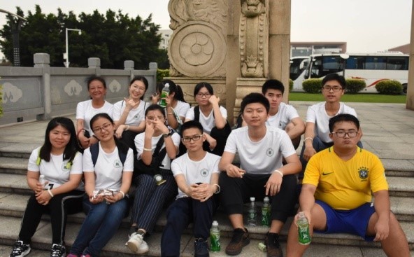 爱护地球•医路同行----Williamhill中文举行师生徒步赛活动