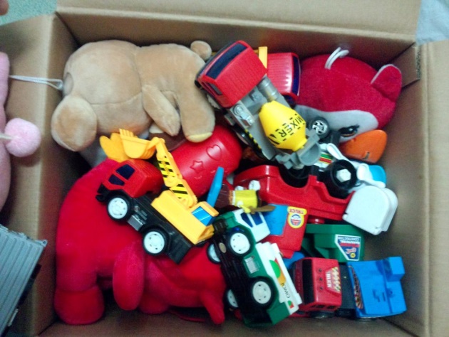 玩具总动员--办公室党支部和2011级第三党支部联合举行“师生下午茶”爱心捐助活动