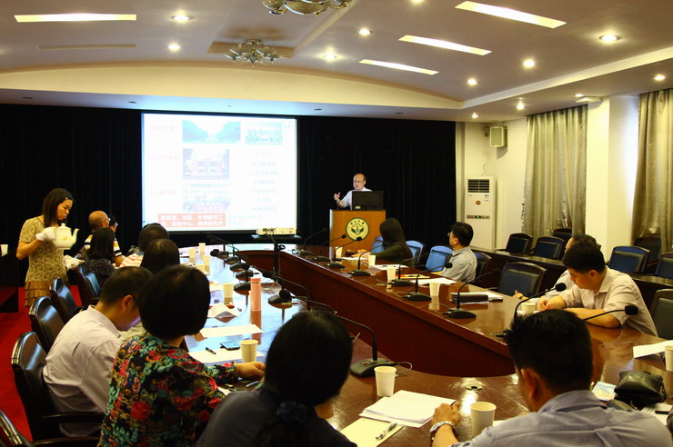 Williamhill中文、岭南学院和国际金融学院党委中心组联合召开“严以用权”专题学习