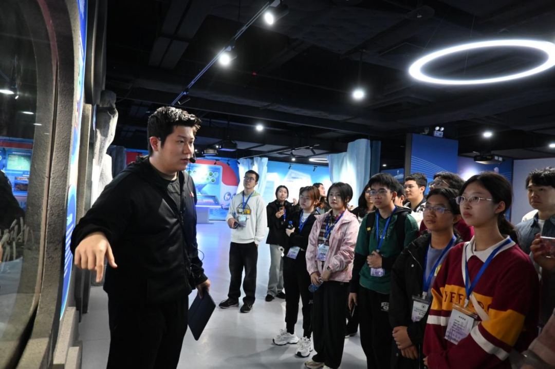 中山医学生参观海洋科普中心