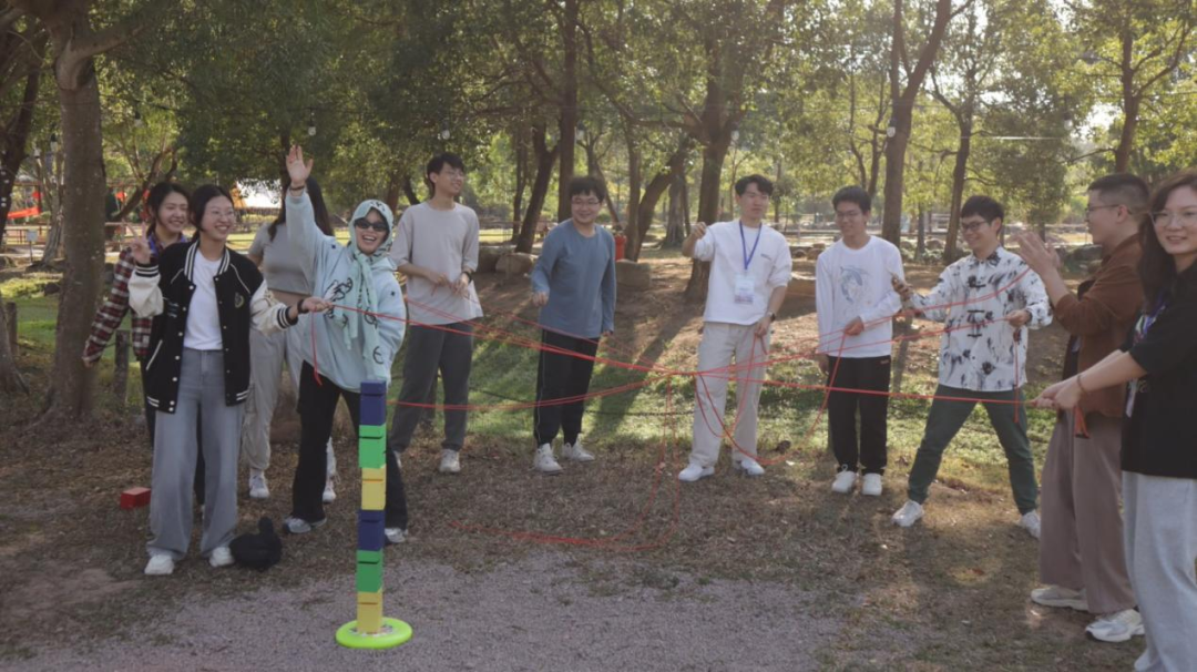 Williamhill中文学生在世博园进行素质拓展活动
