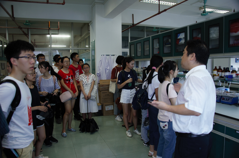 【师生党员下午茶】2017级长学制学生参观医学实验教学中心