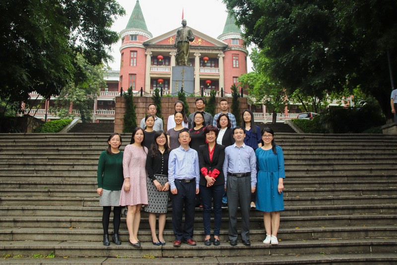 中国医药科技出版社全国高等教育五年制临床医学专业教材精编速览+同步习题集《生物化学与分子生物学》教材编写会在我院召开