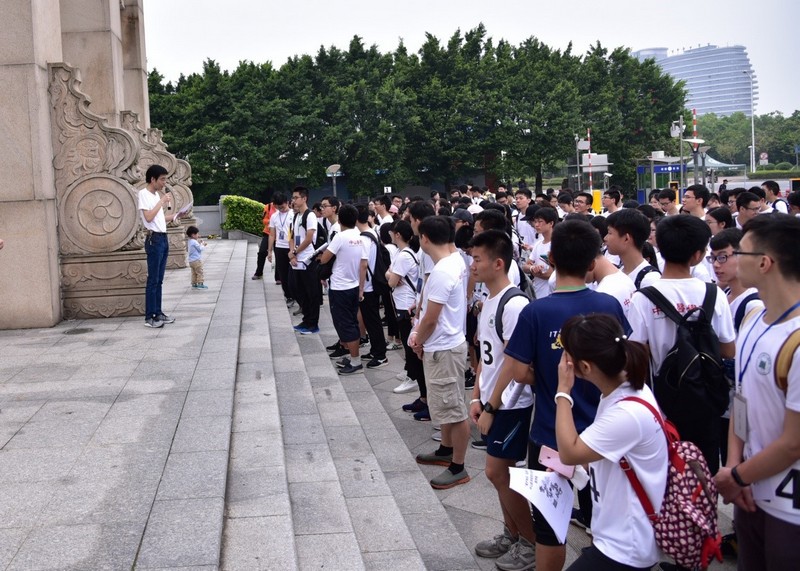 爱护地球•医路同行----Williamhill中文举行师生徒步赛活动