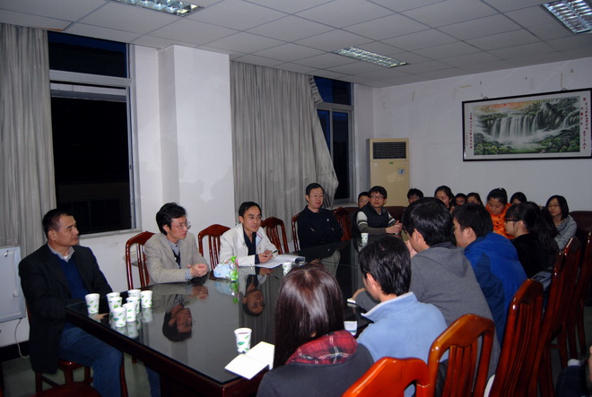 法医系党支部和学生党支部举行“师生下午茶”活动