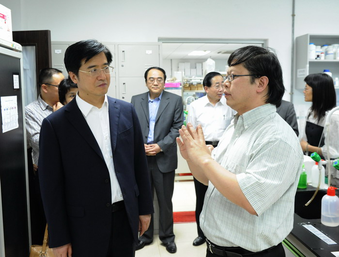 教育部党组副书记、副部长杜玉波一行来我院考察