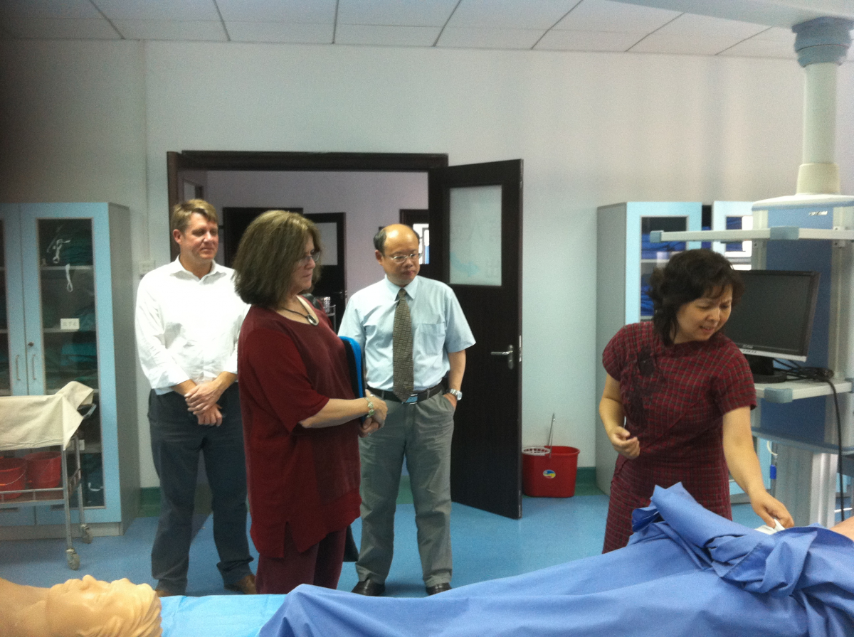 南非开普敦大学代理副校长Nan Yeld教授一行来访我院