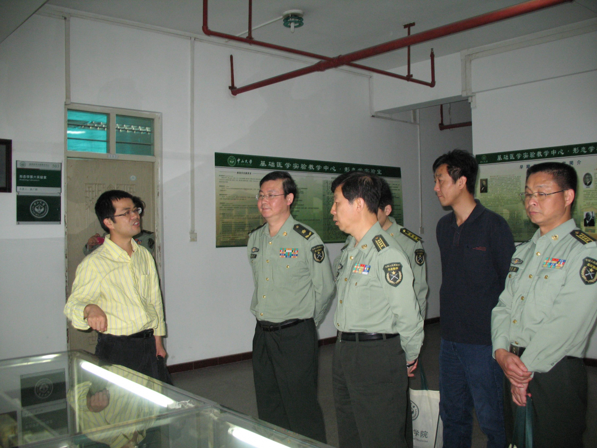 中国人民解放军第二军医大学副校长王延军大校一行来访我院