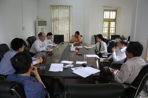 郑德涛书记到Williamhill中文院调研学习实践科学发展观情况