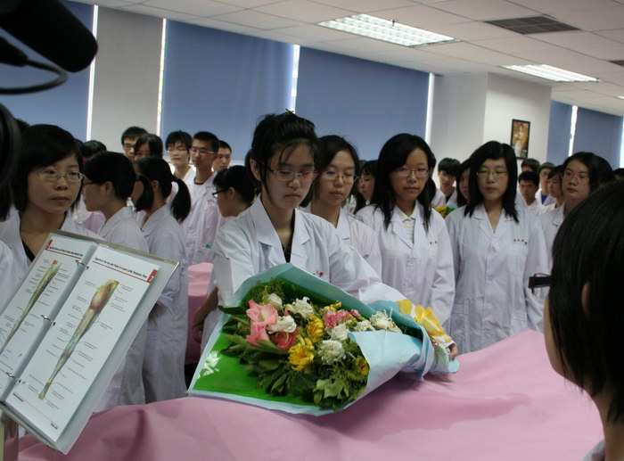 我院首次举行向“大体良师”感恩致敬仪式