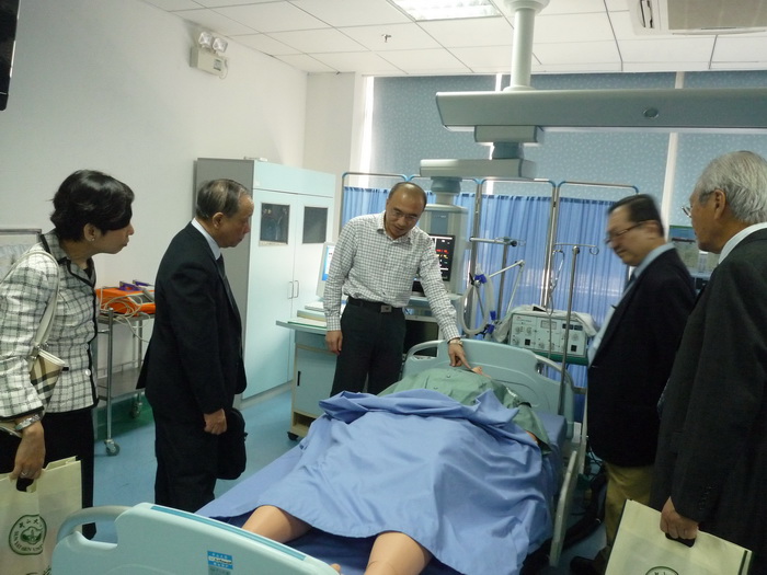 新加坡医药理事会代表团到我院访问交流