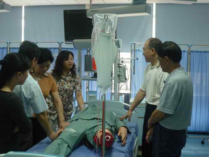 武汉大学基础医学院代表团来访我院