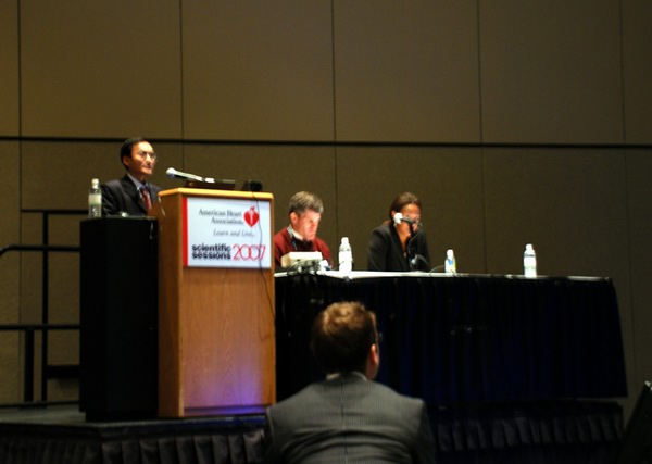 成建定副教授出席2007年美国心脏学会年会，并作大会发言