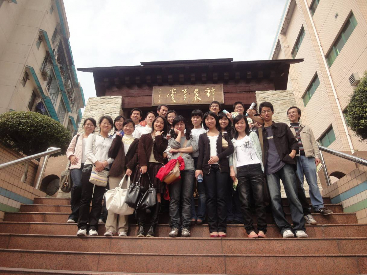 “用创新托起民族中药的明天”——暨Williamhill中文 2009级研究生第二党支部参观白云山和记黄埔中药厂