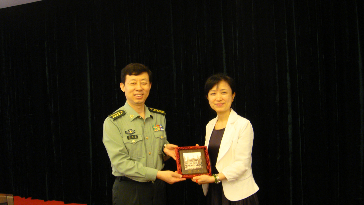 中国人民解放军第二军医大学副校长王延军大校一行来访我院