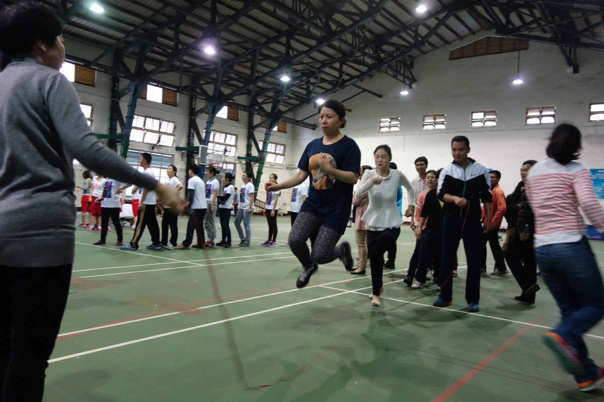 我院分工会积极参加校工会组织庆“三八”国际劳动妇女节教职工跳绳比赛