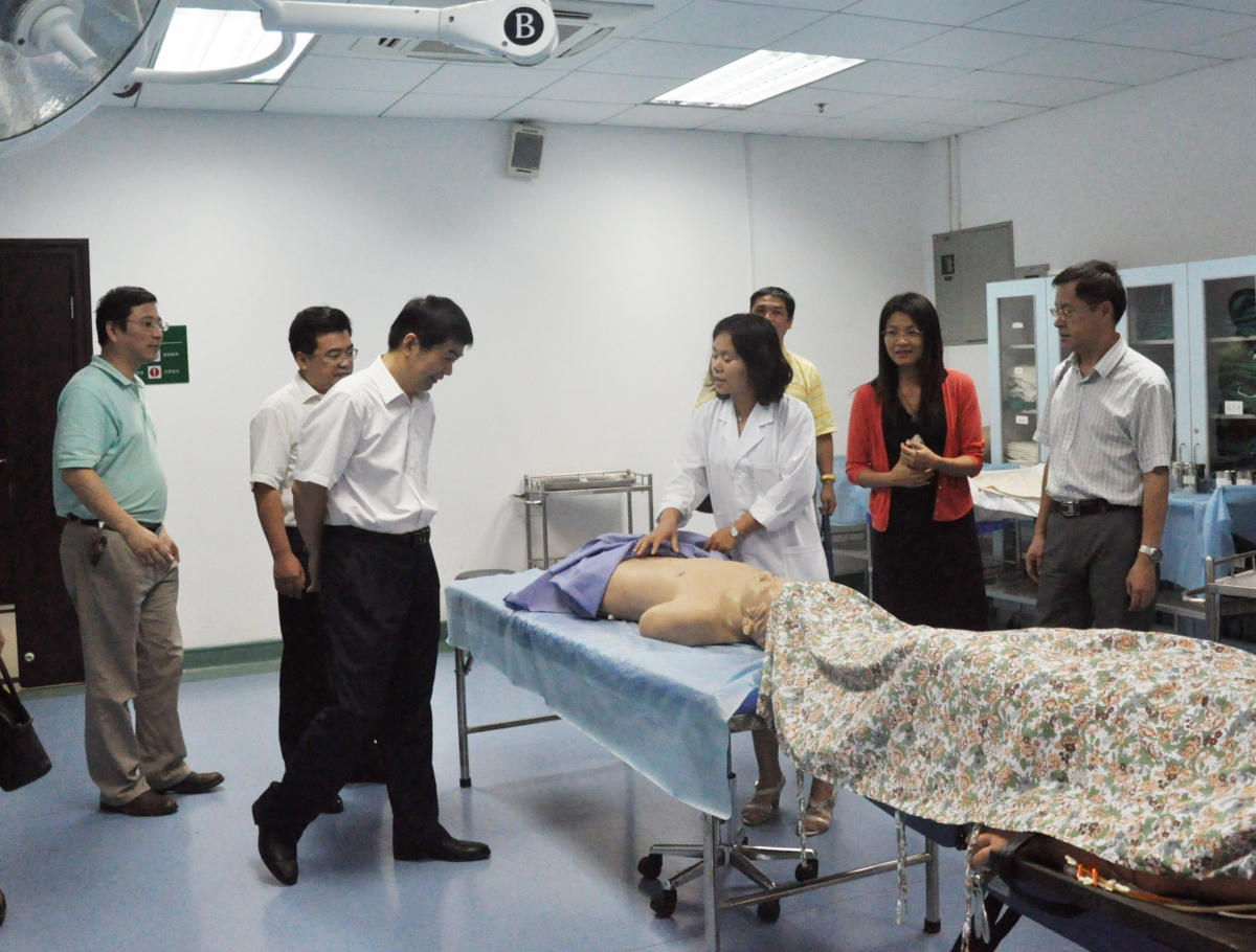 暨南大学医学院罗焕敏执行院长一行来我院交流