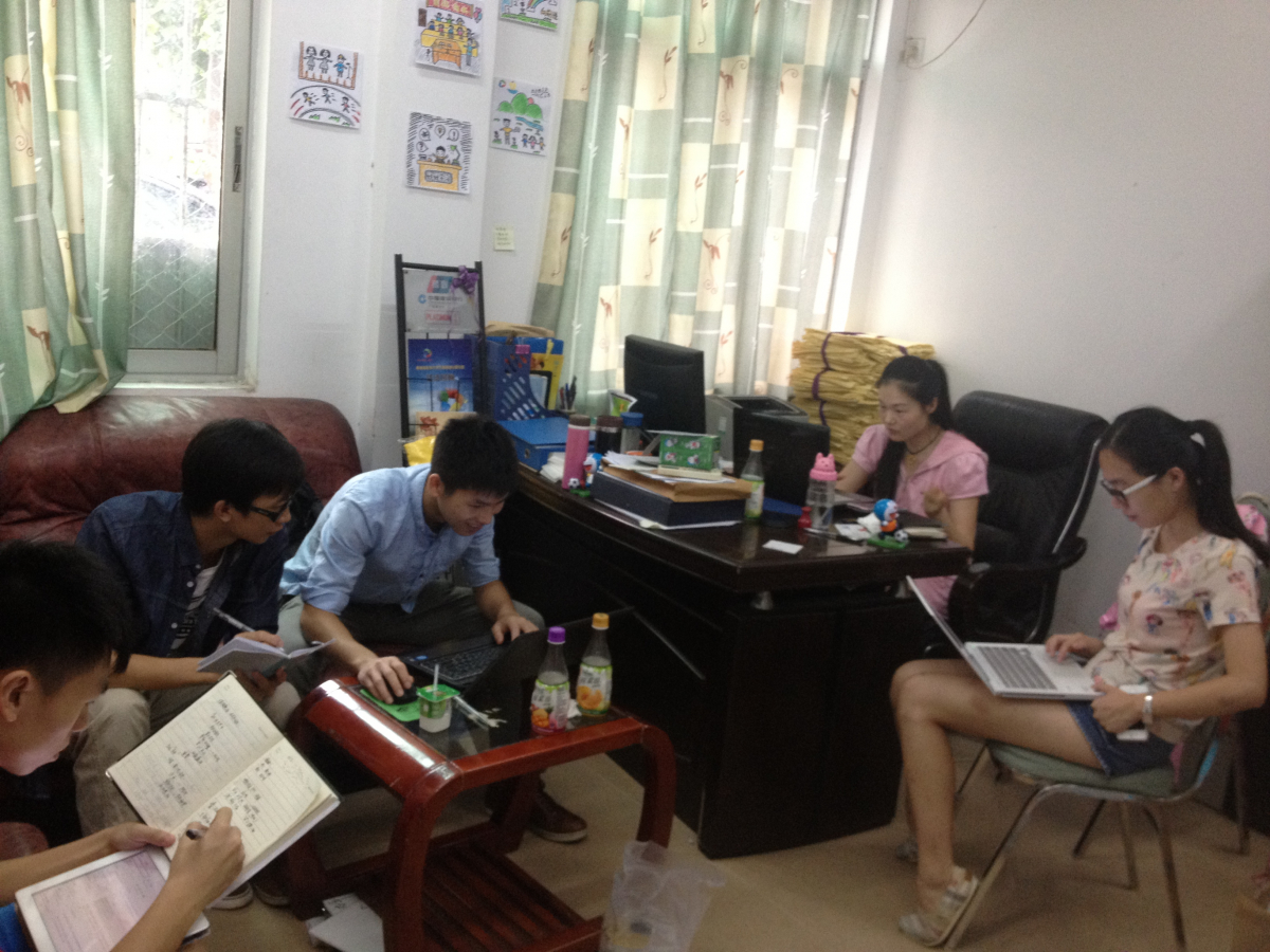 七一期间慰问一线工作的党员和师生