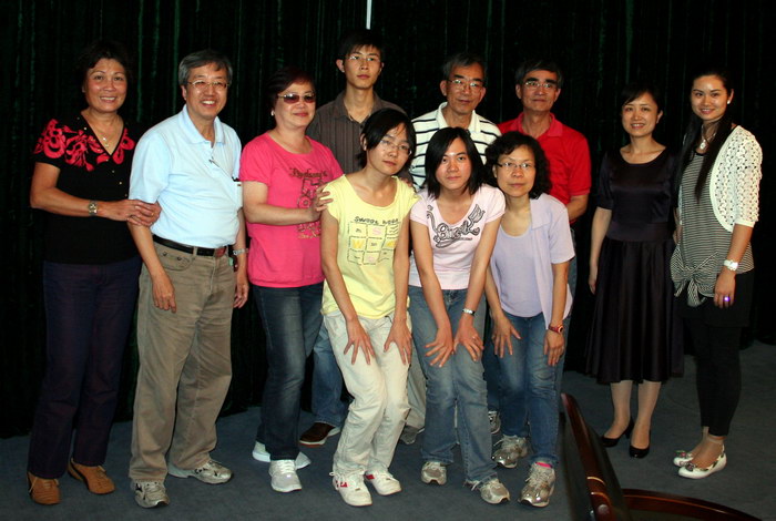 香港民间爱心人士资助我院三名学生