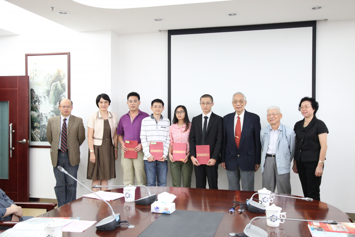 我院举行“纪念白施恩教授奖教奖学金”首届颁奖仪式