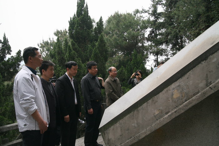 高山仰止 丰碑永存——我院与省CDC、佛山市三水区政府等共同拜谒陈心陶墓